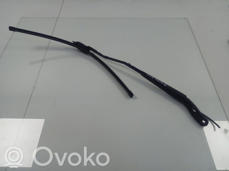 Peugeot Rifter Front wiper blade arm 