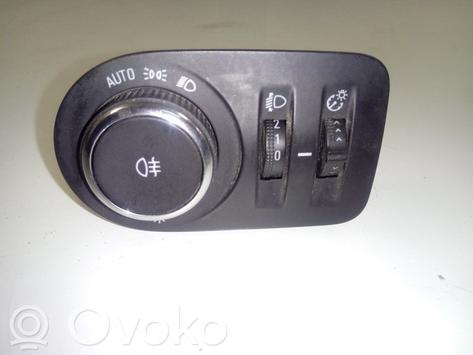 Opel Combo E Interruptor de control del panel de luces 
