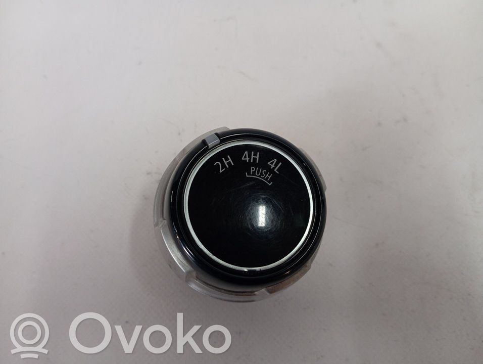 Mitsubishi L300, Cosmos Otros interruptores/perillas/selectores 