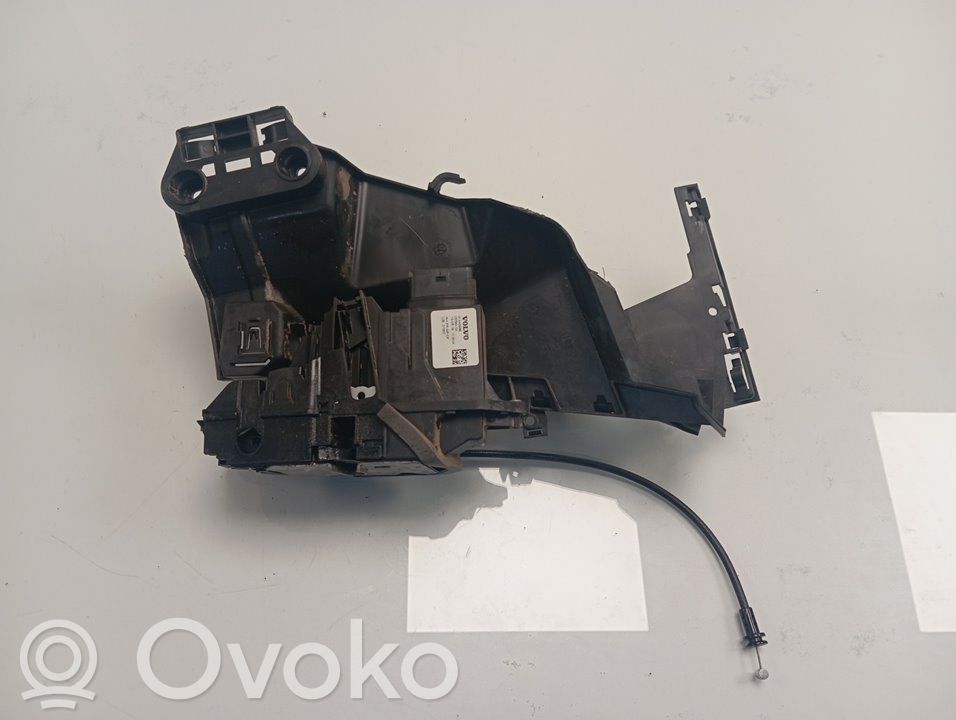 Volvo XC60 Priekšpusē slēdzene 