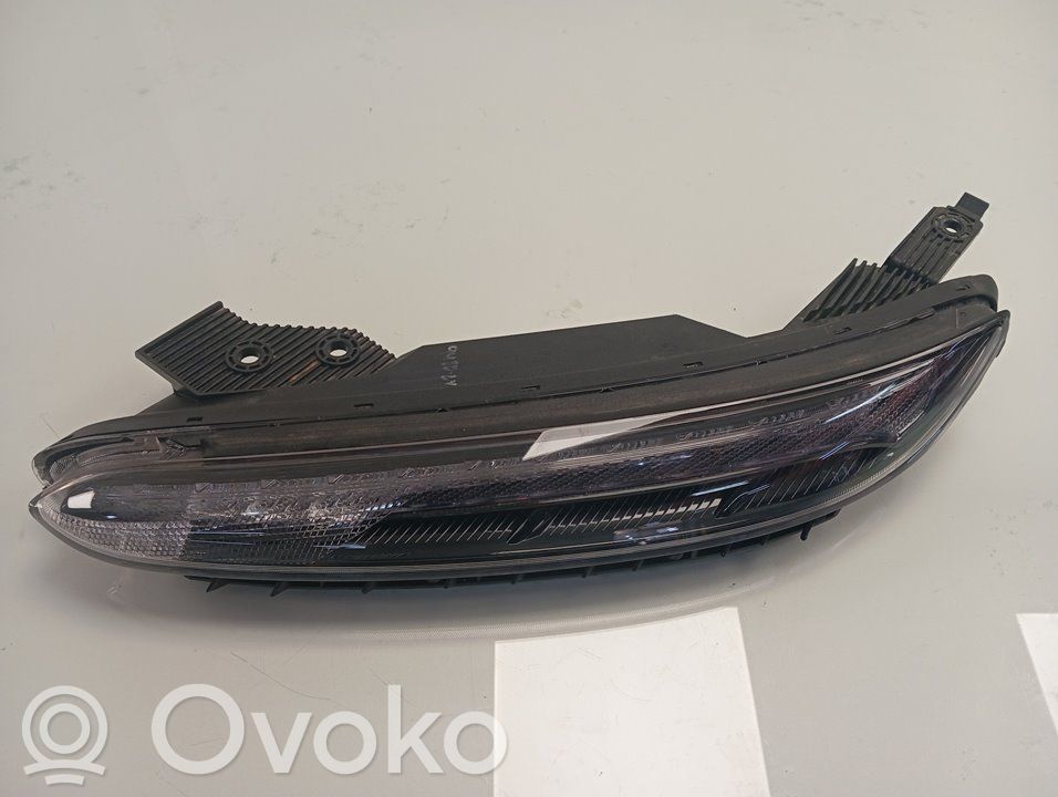 Hyundai Kona I Lampa przednia 