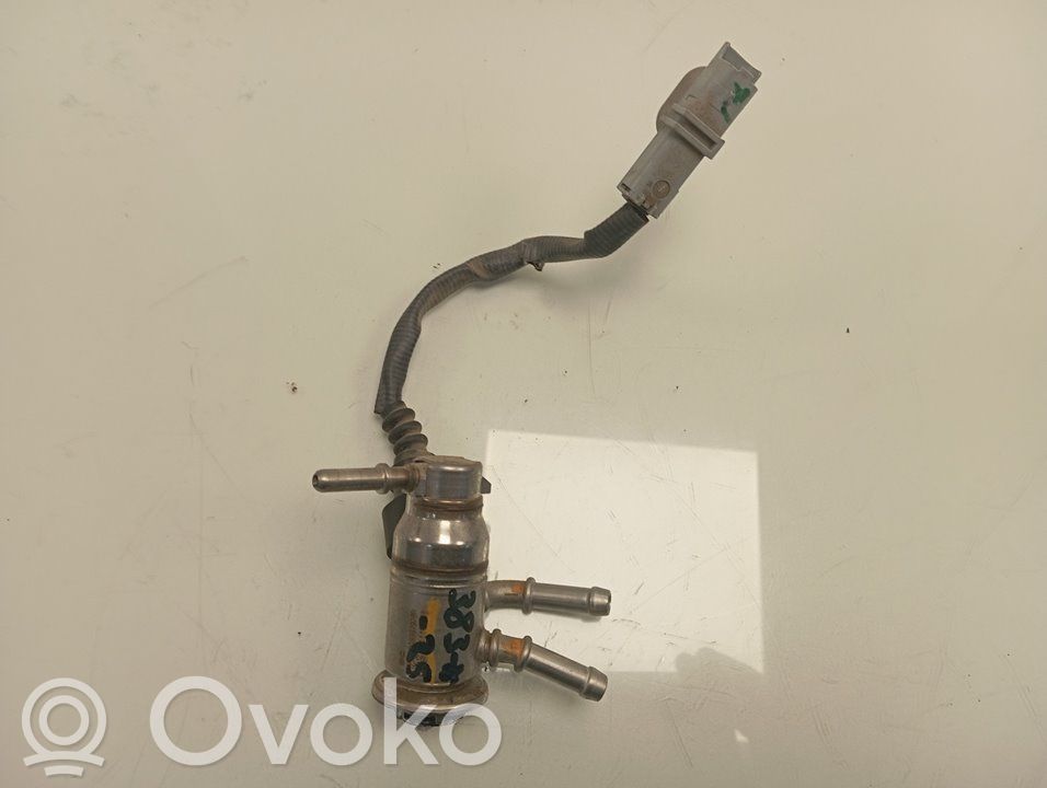 Inyector de combustible   A2C15889300