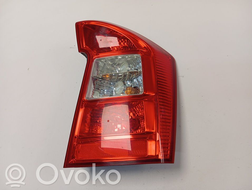KIA Carens II Lampă spate în caroserie 