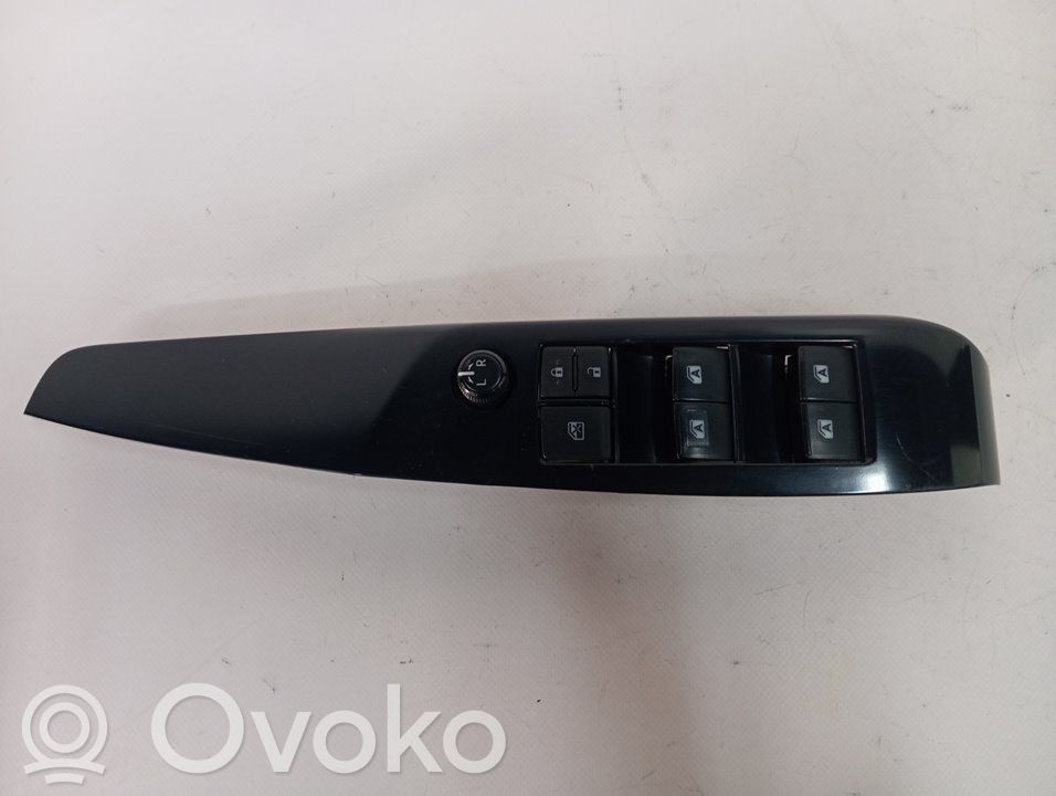 Przyciski szyb   8404033170