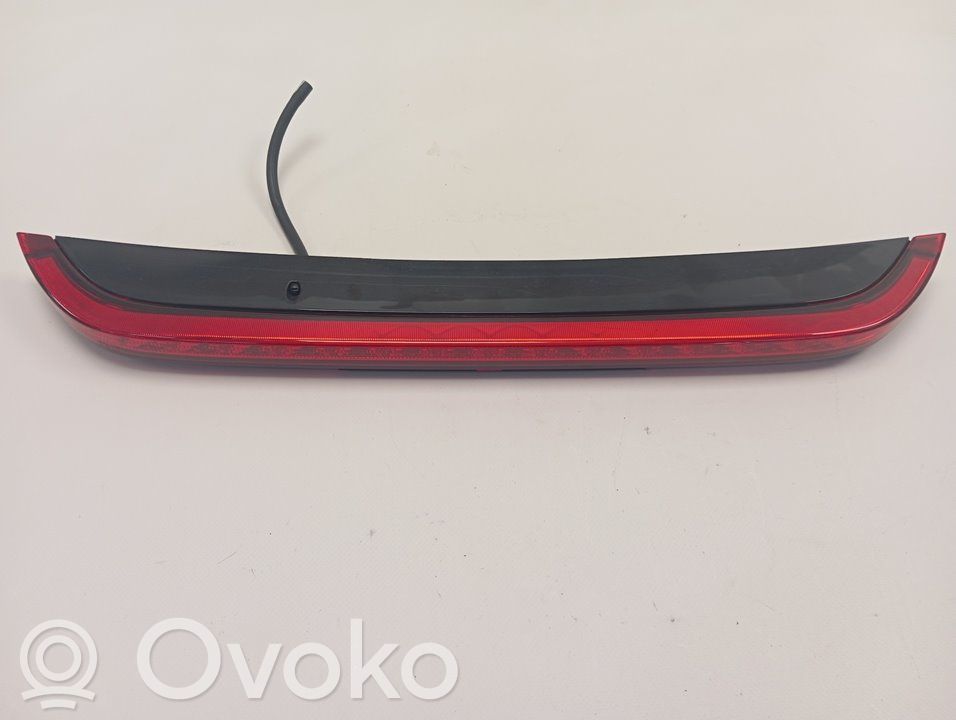 Third/center stoplight   92700J7000