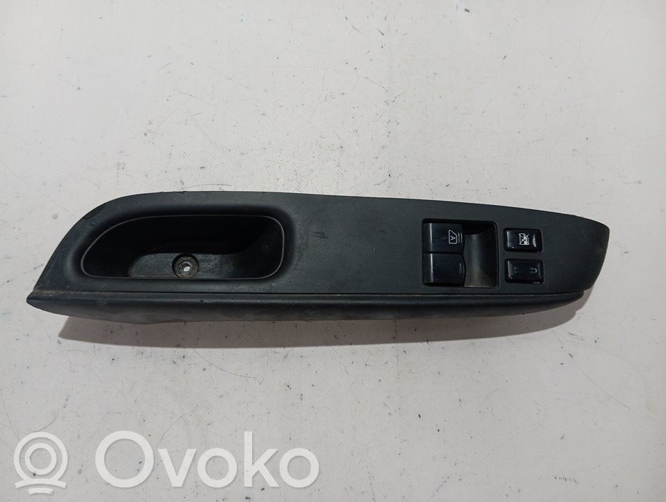 Nissan Note (E12) Electric window control switch 
