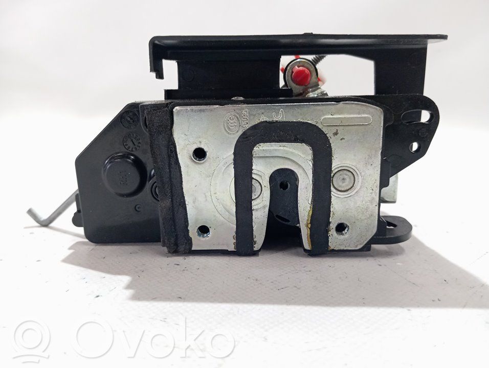 Priekšpusē slēdzene   A045035