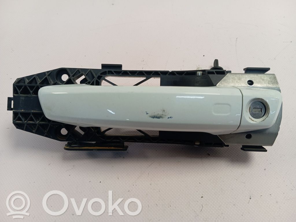 Manecilla externa puerta delantera   8V0837885