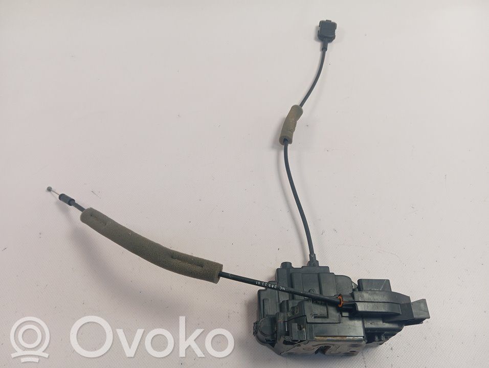 Priekšpusē slēdzene   805022622R