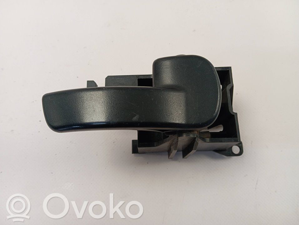 Manecilla interna puerta trasera   80682EB302
