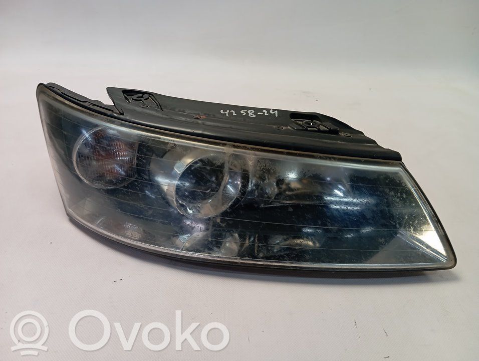 Hyundai Sonata Lampa przednia 
