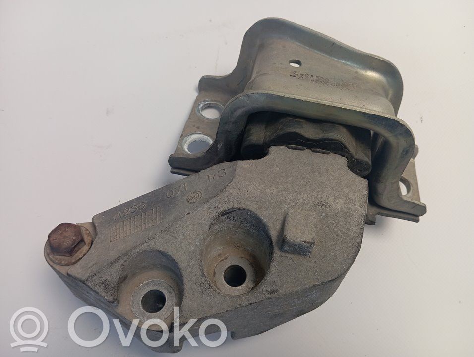 Moottorin kiinnikekorvake   A236071173