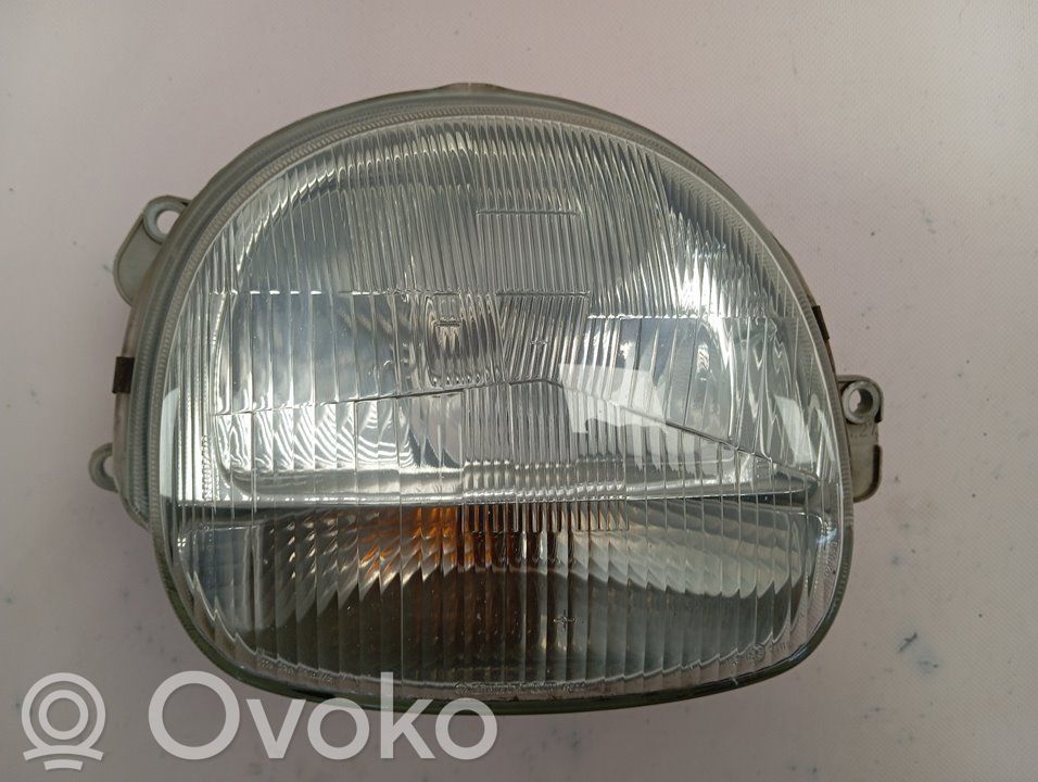 Phare frontale   260107456R