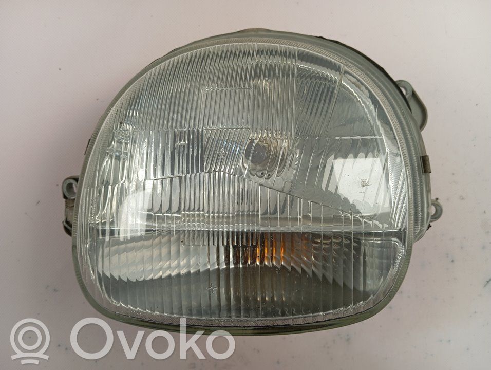 Phare frontale   260107456R