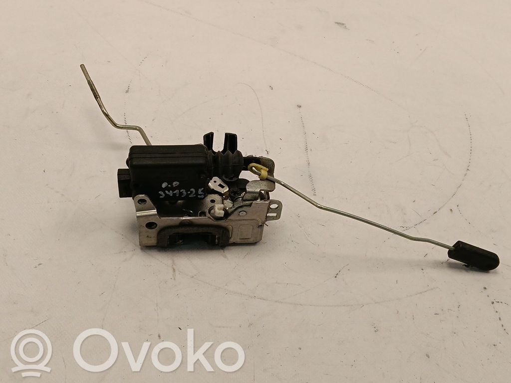 Priekšpusē slēdzene   825029154R