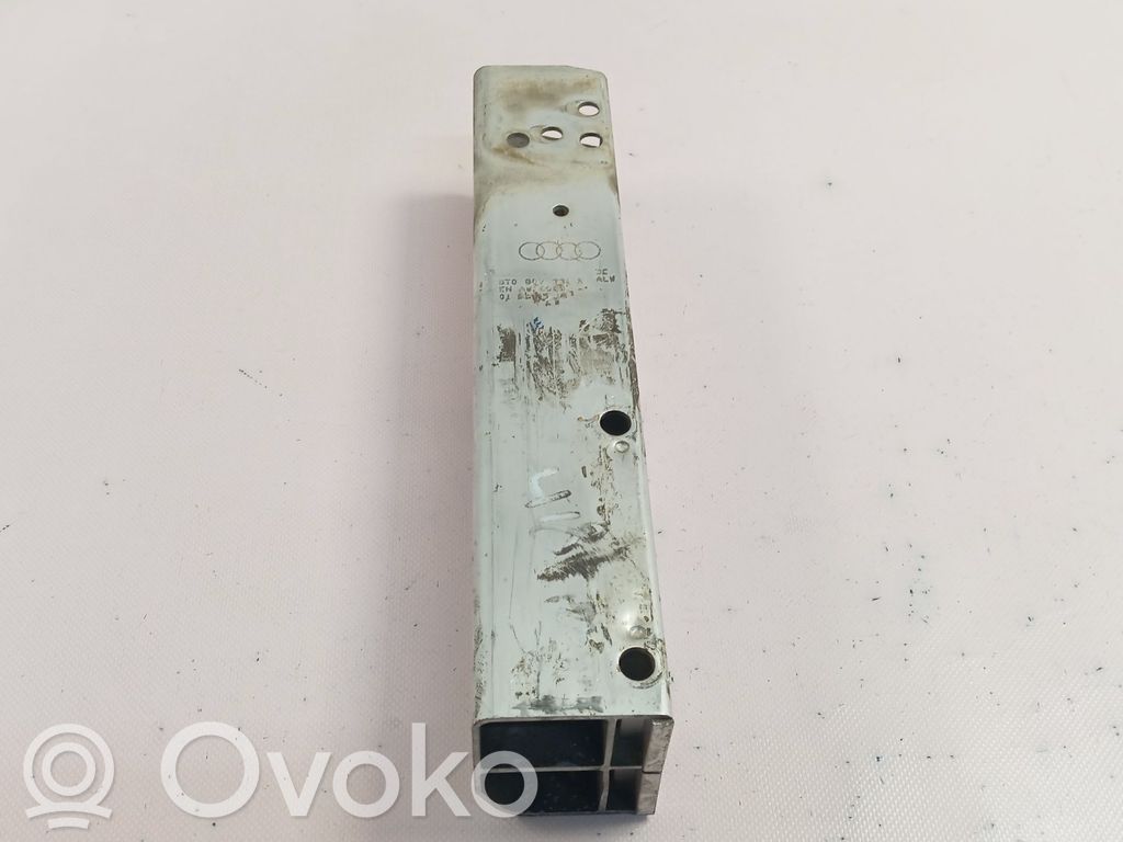 Priekšpusē bampera turētājs   8T0807331A