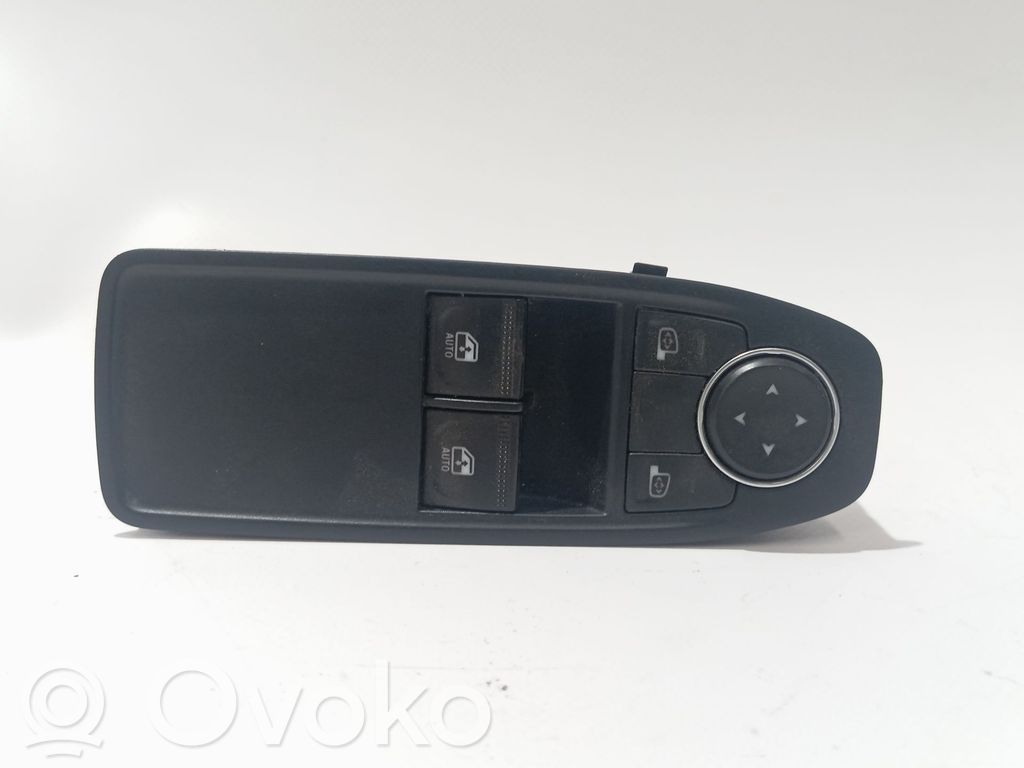 Renault Clio IV Electric window control switch 