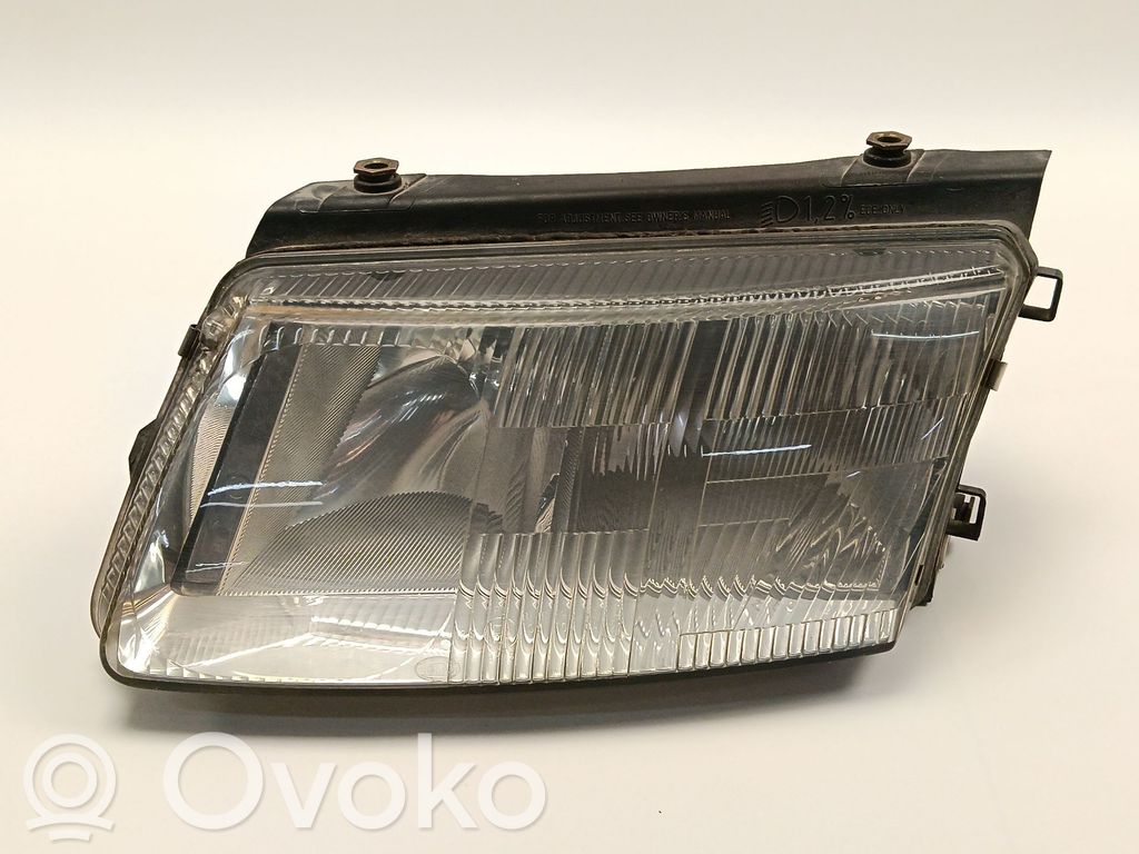 Volkswagen Passat Alltrack Lampa przednia 