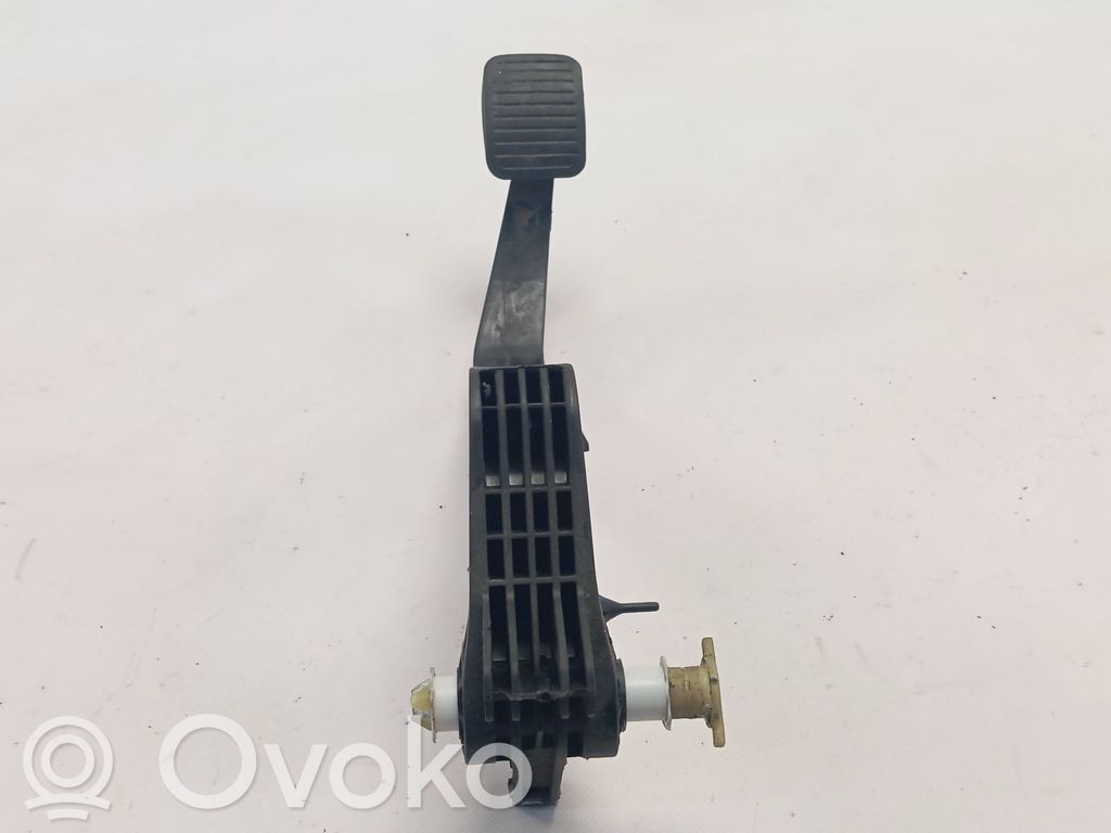Pedal de embrague   77366013