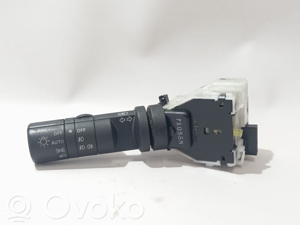 Nissan Qashqai+2 Interruptor de control del panel de luces 