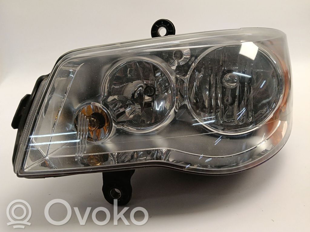Chrysler Grand Voyager V Lampa przednia 