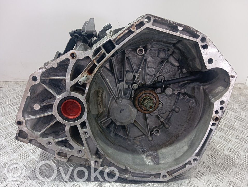 Dacia Duster Manual 5 speed gearbox 