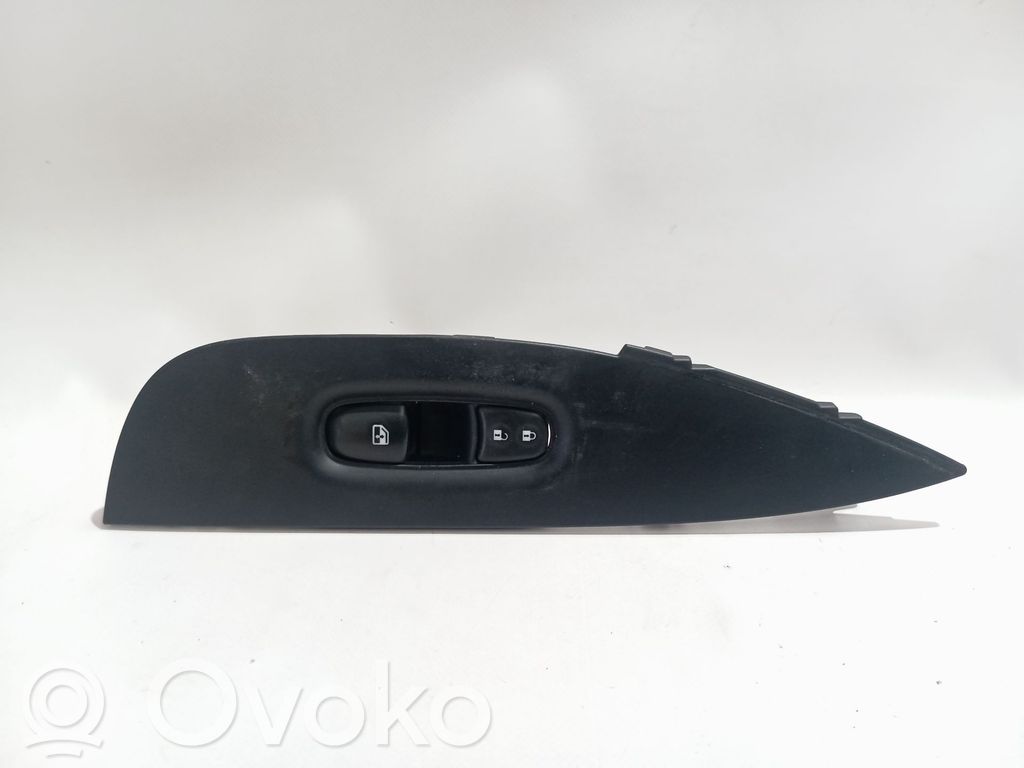 Nissan Qashqai Interruttore di controllo dell’alzacristalli elettrico 