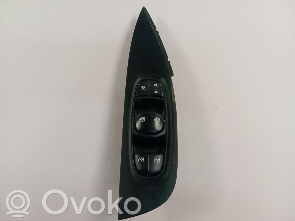 Nissan Qashqai Przyciski szyb 