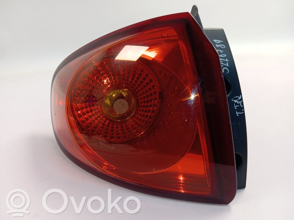 Rear/tail lights   5P0945095J