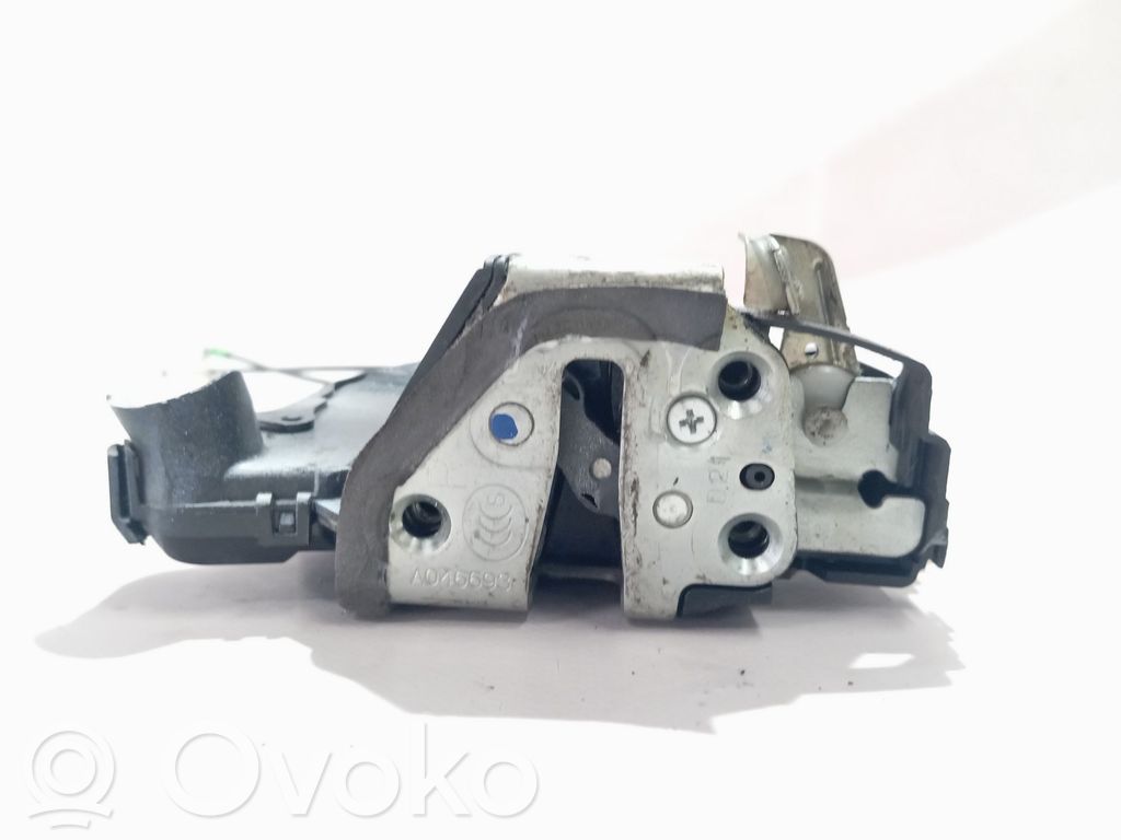 Toyota Verso Etuoven lukko 