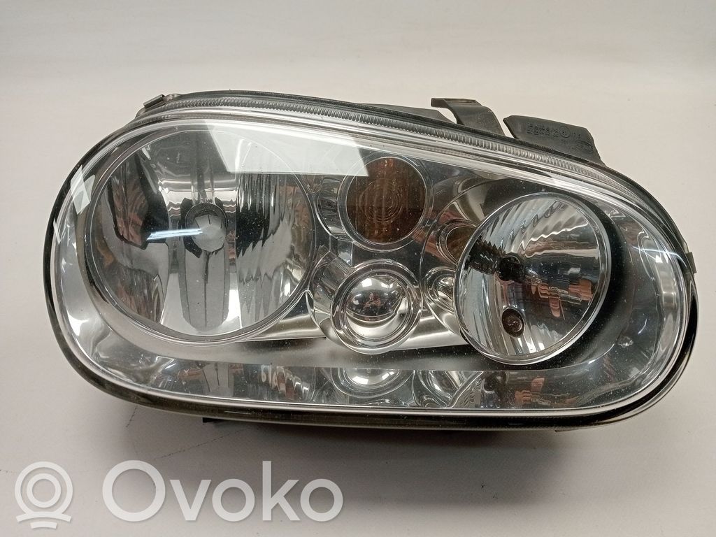Volkswagen Golf SportWagen Lampa przednia 