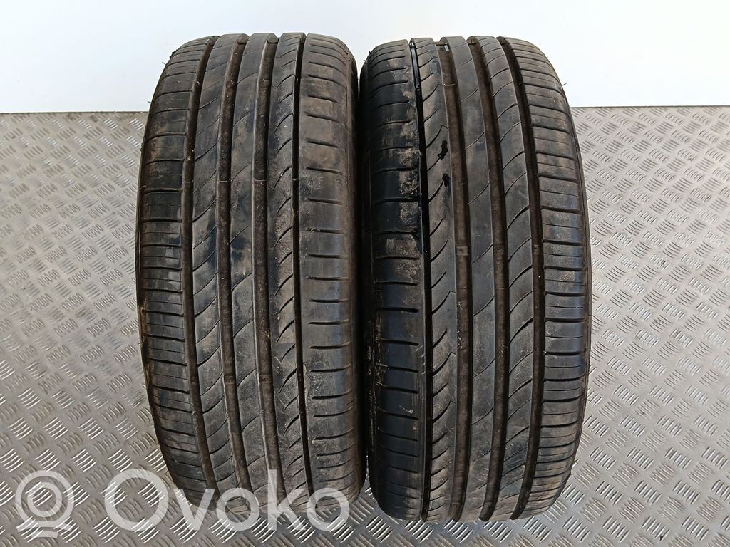 Jaguar XF Pneus d’hiver R12 à crampons 