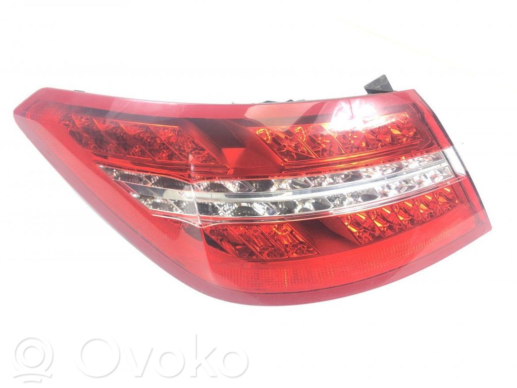 Mercedes-Benz E C207 W207 Lampa tylna 