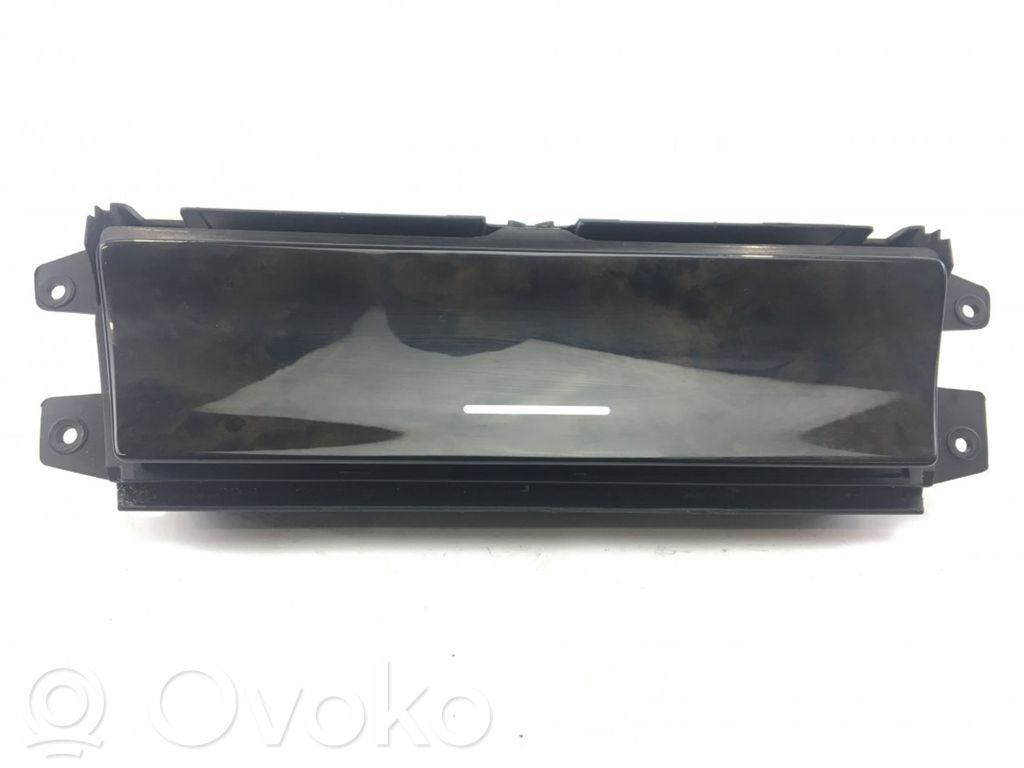 BMW X5 E53 Peleninė panelėje 