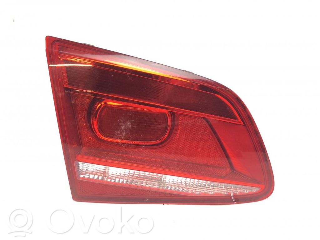 Volkswagen PASSAT B7 Lampy tylnej klapy bagażnika 