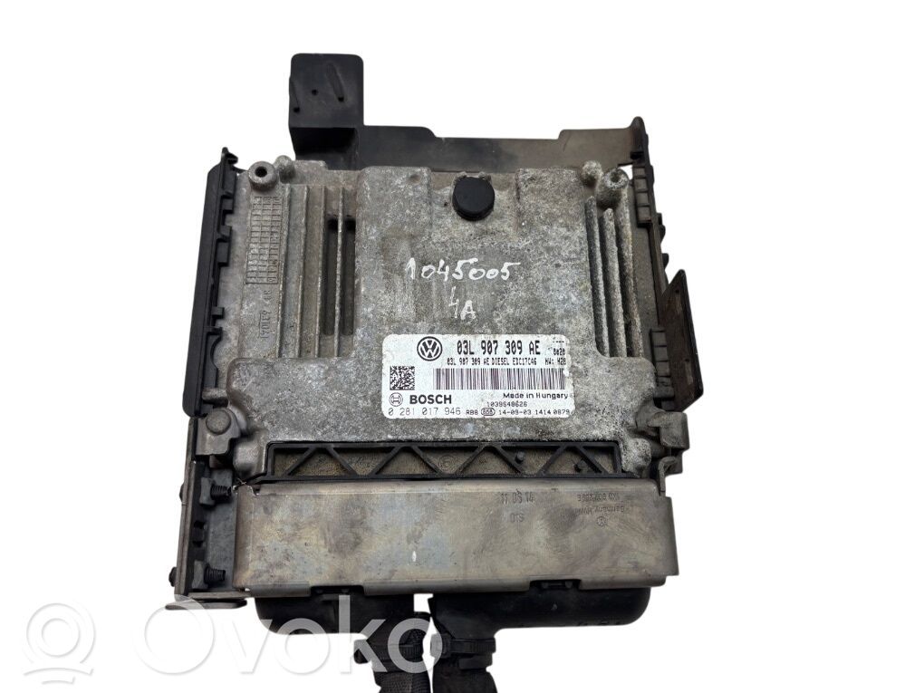 Volkswagen PASSAT B7 Engine control unit/module 