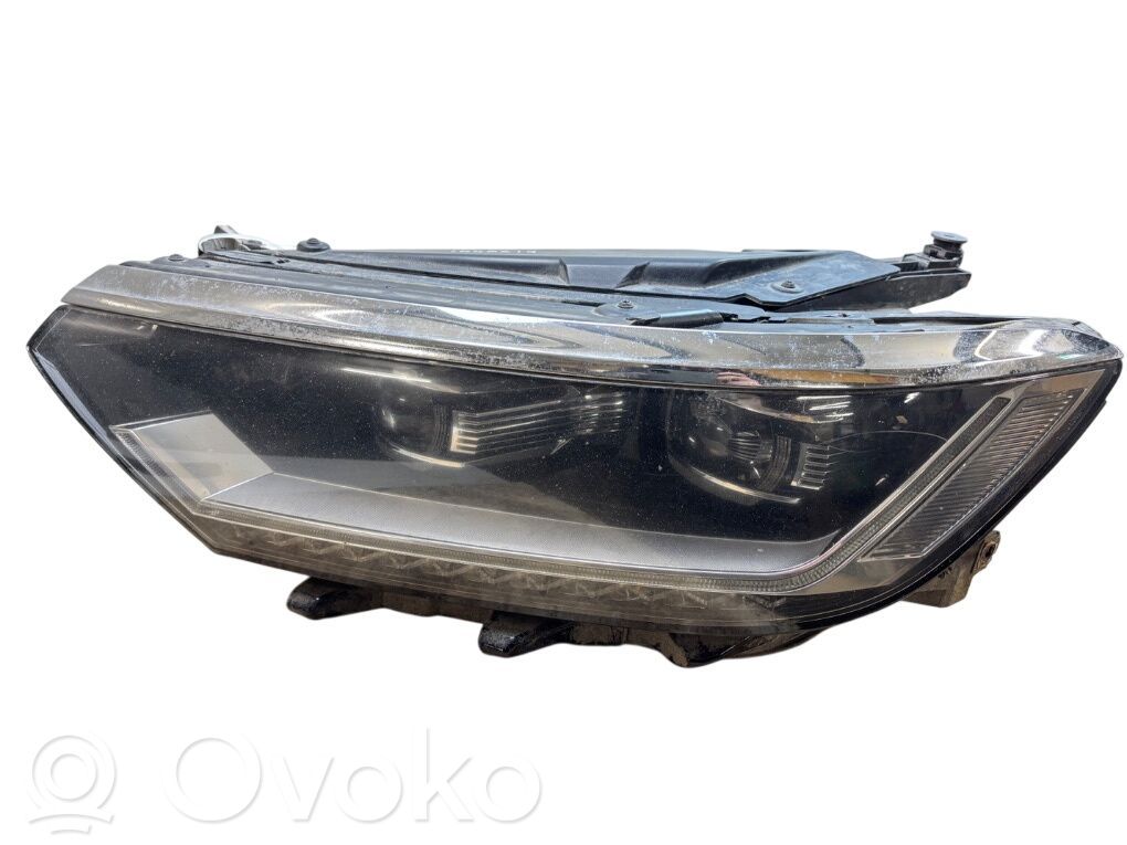 Volkswagen PASSAT B8 USA Lampa przednia 