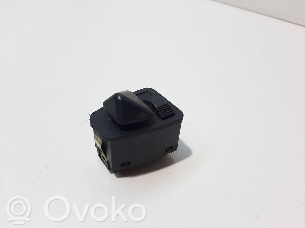 Wing mirror switch   83736919