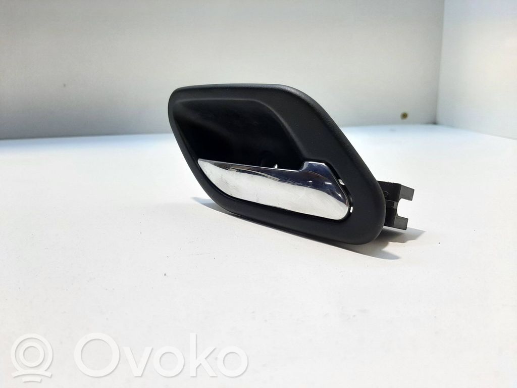 Front door interior handle   7032925
