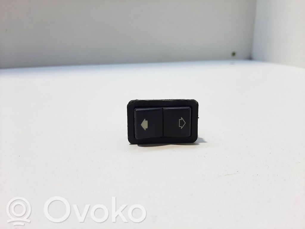 Electric window control switch   8368974