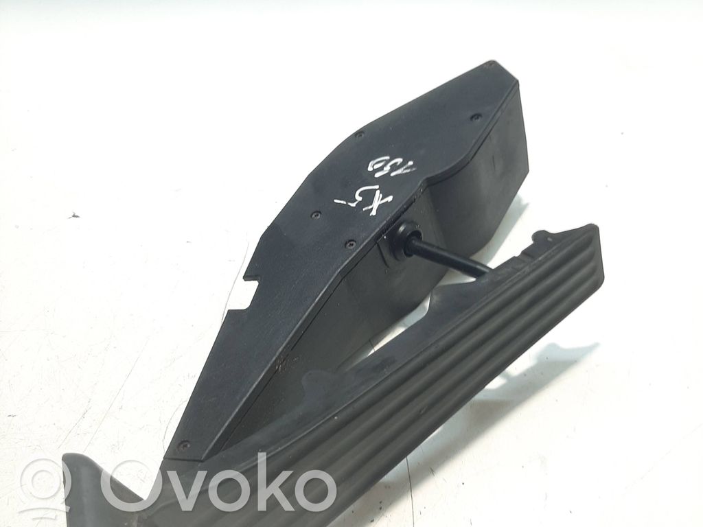 Akceleratoriaus pedalas   6762480