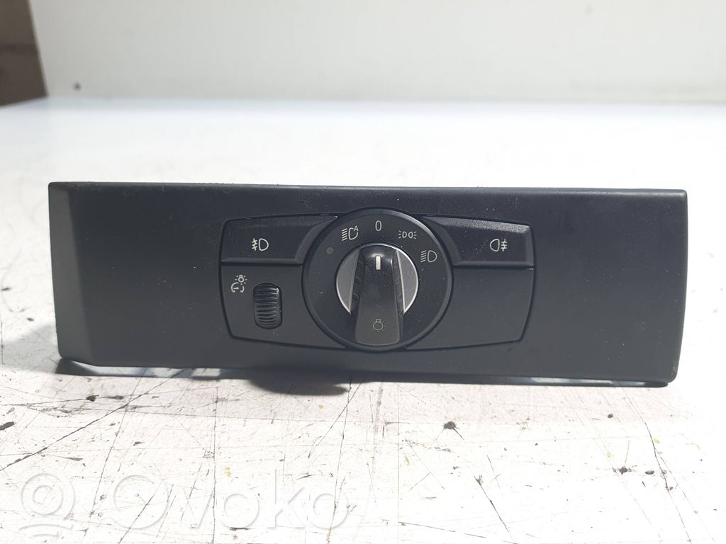 Light switch   6988565,33295201