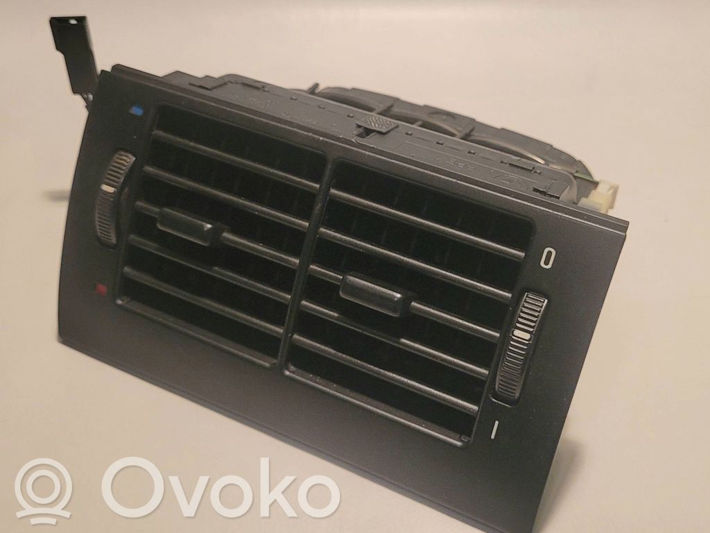 Rejilla de ventilación trasera   8376150