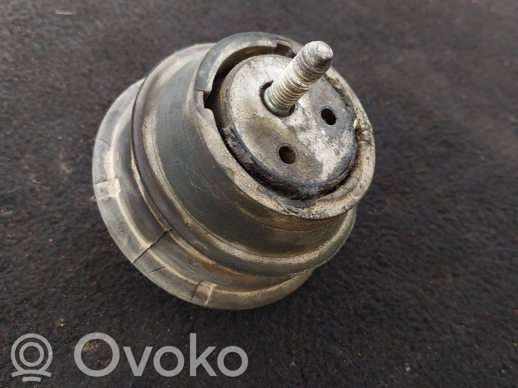 BMW 5 E39 Dzinēja spilvens 