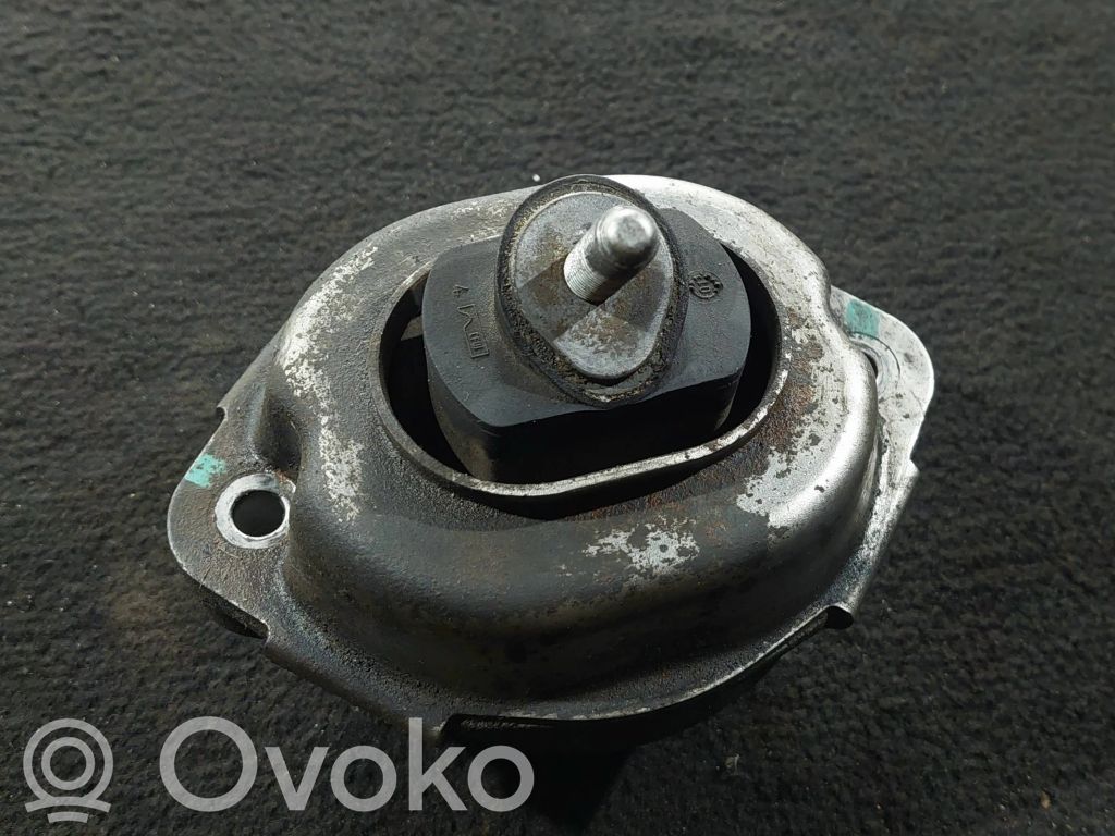 Engine mount bracket   6758444,31082001