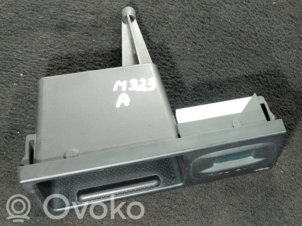 Mazda 323 F Monitori/näyttö/pieni näyttö 