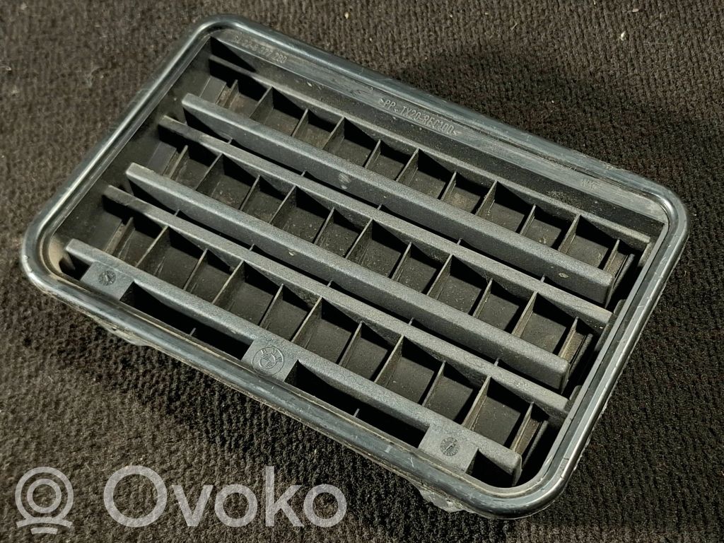 Quarter panel pressure vent