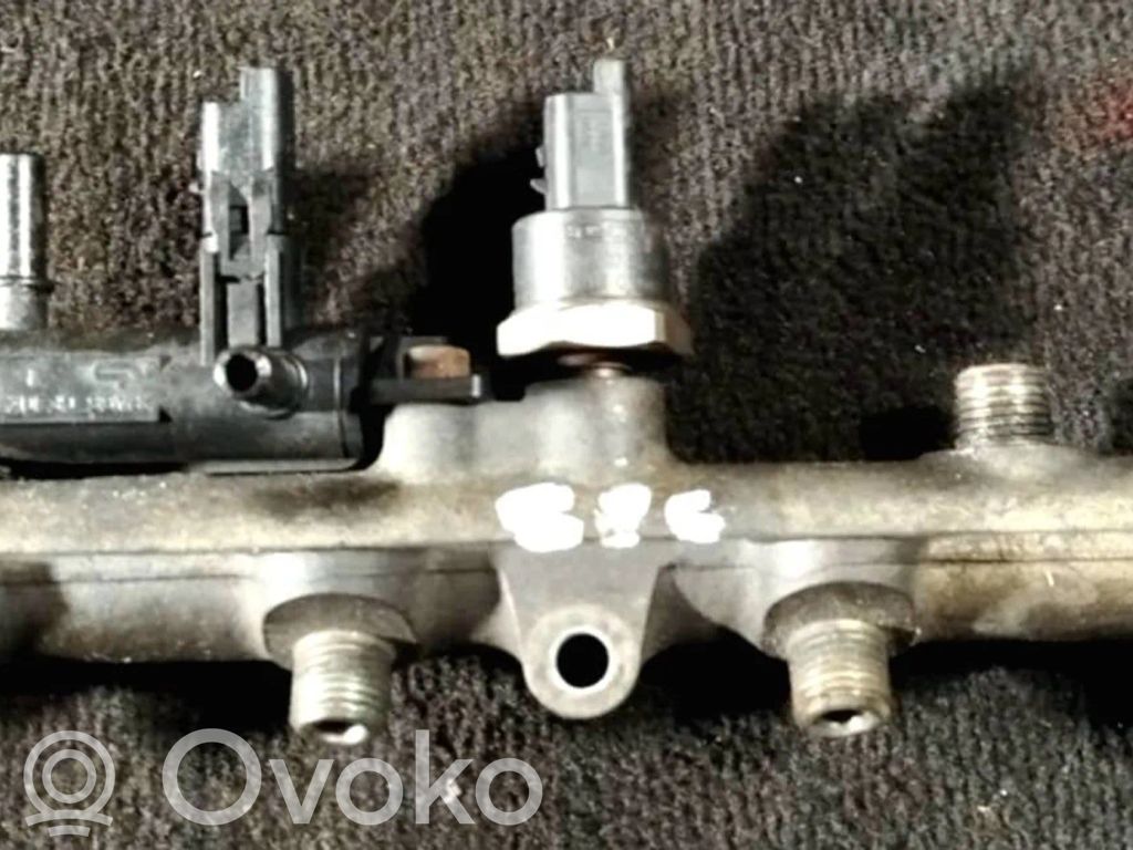 Fuel splitter   009452,040721,0445214017