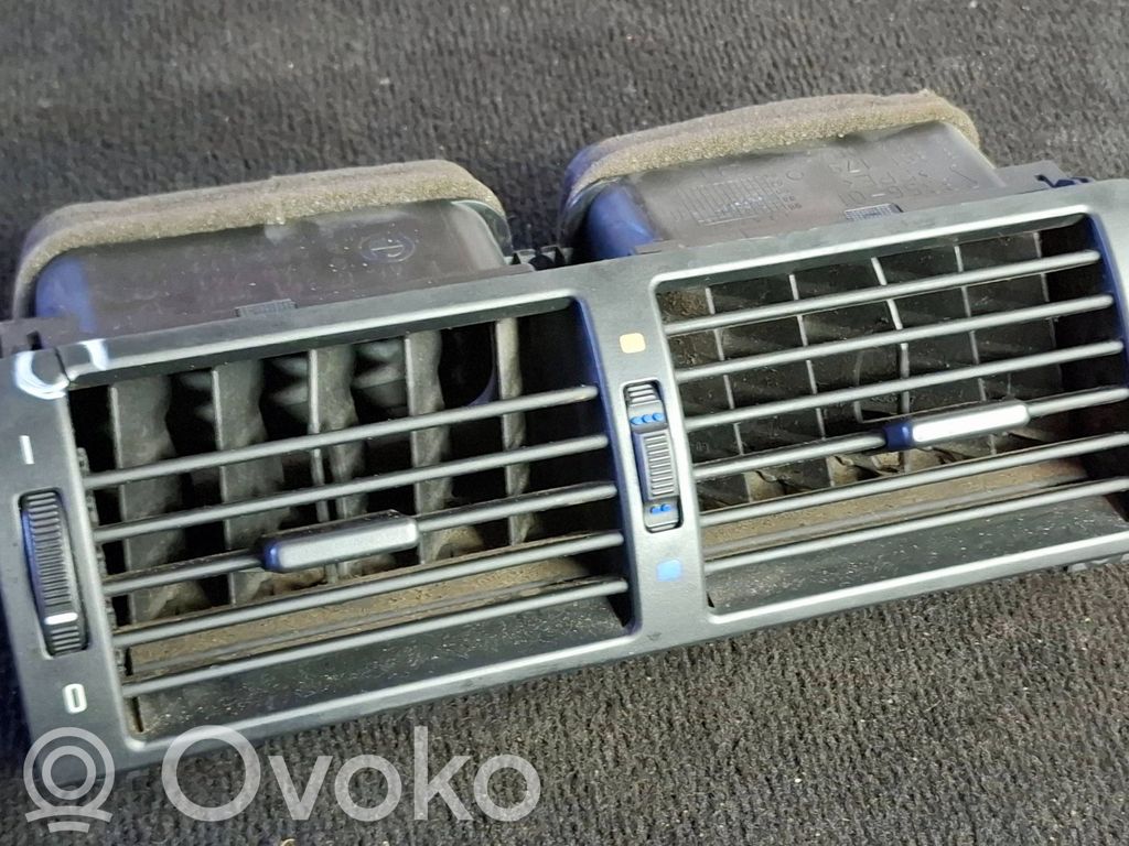 BMW 3 E46 Centrinės oro grotelės 