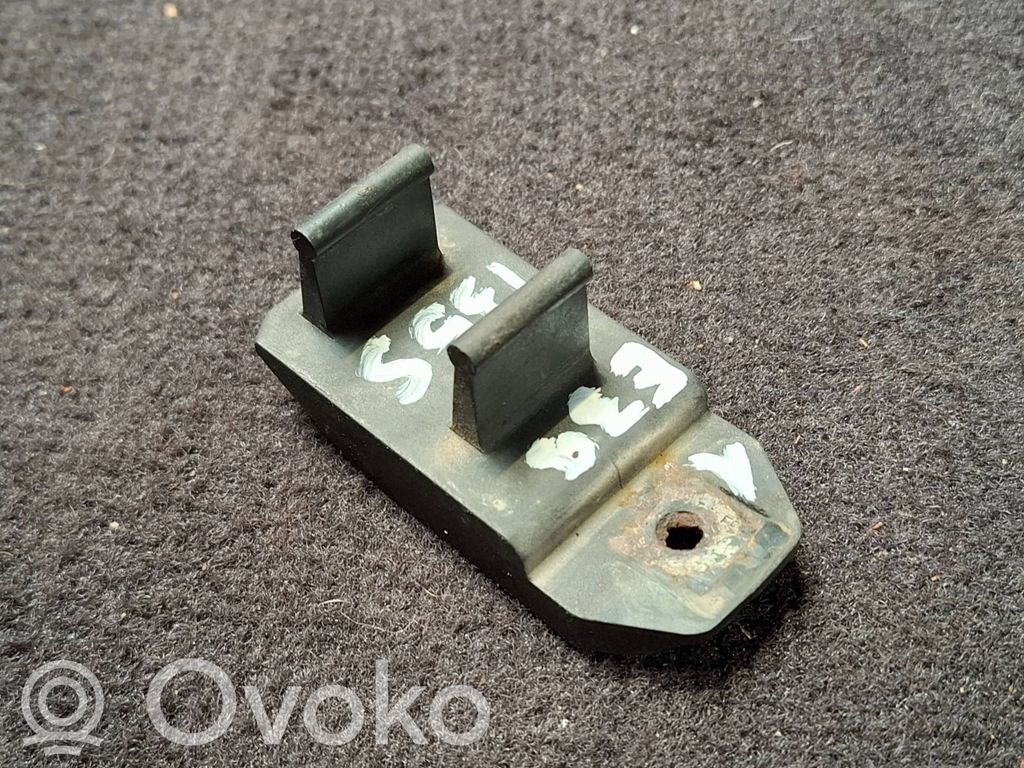 BMW 5 E39 Support, fixation radiateur 